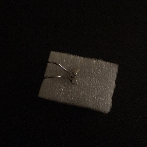 🌜Pretty Jeweled Moon Ear Cuff- silver tone - Picture 4 of 6